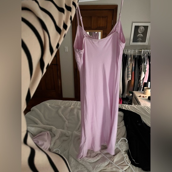 Aritzia Slip Dress / Baby Pink / 2023 Summer Collection / Wilfred - Picture 2 of 2